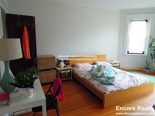 property at 17-19-19 Washington St S