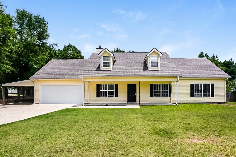 611 Longstreet Ln in Locust Grove, GA - Building Photo