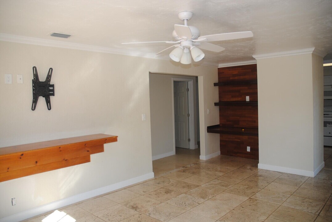 2565 Donald Ross Rd in Palm Beach Gardens, FL - Building Photo