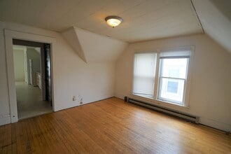 345 W Doty St, Unit 2 in Madison, WI - Foto de edificio - Building Photo
