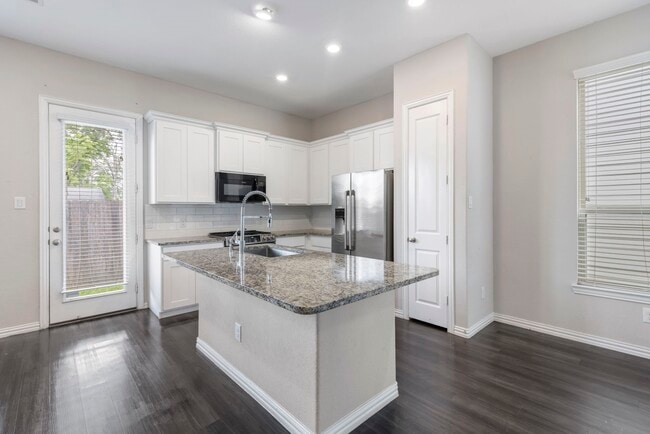 5021 Lehman Oaks Dr