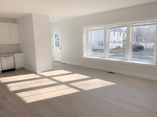 1 Broadway Ave in Ipswich, MA - Building Photo - Building Photo