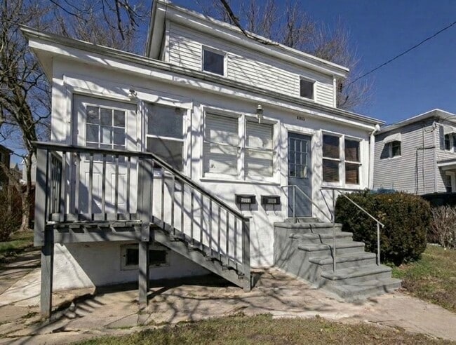 3933 James St, Unit 2nd Floor