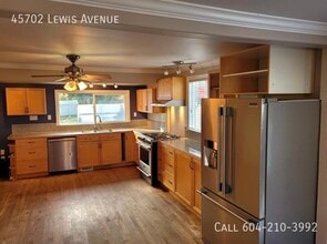 45702 Lewis Ave in Chilliwack, BC - Building Photo - Building Photo