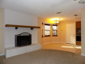 988 Victoria Dr in Burkburnett, TX - Building Photo - Building Photo