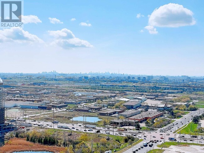 1000-1000 Portage Pkwy in Brampton, ON - Building Photo - Building Photo