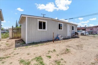 665 Market in Earlimart, CA - Building Photo - Building Photo