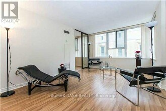 45 Carlton St. in Toronto, ON - Building Photo - Building Photo