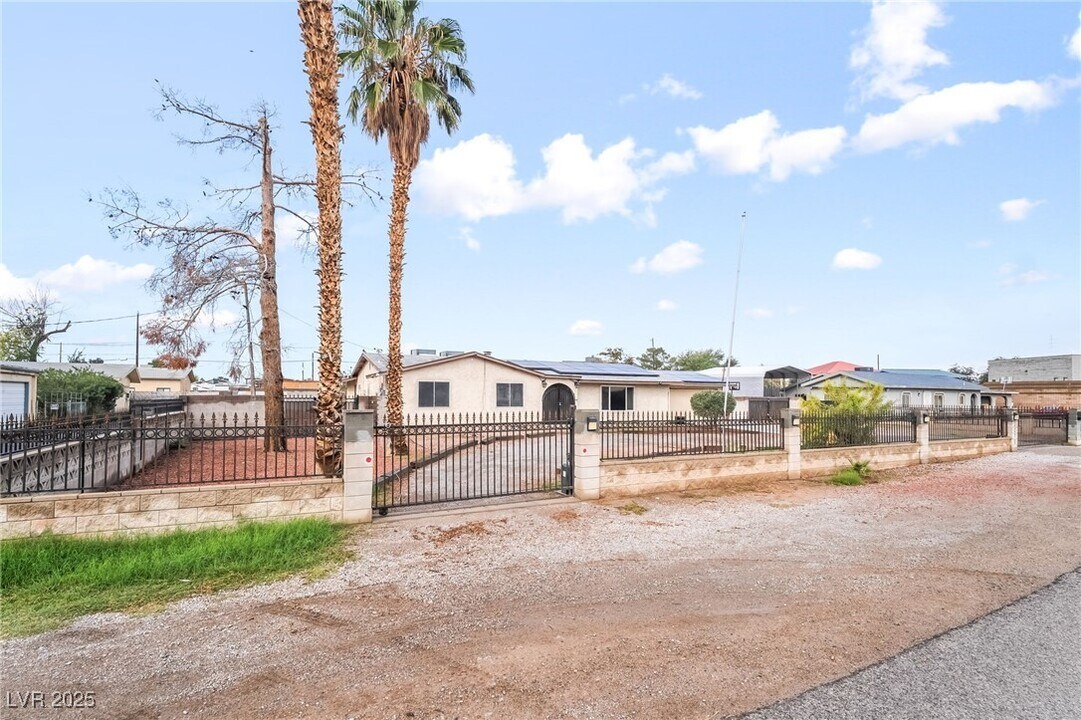 2275 Covey Ln in Las Vegas, NV - Building Photo