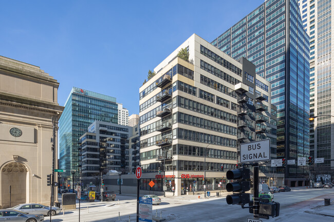 Metropolitan Place in Chicago, IL - Foto de edificio - Building Photo