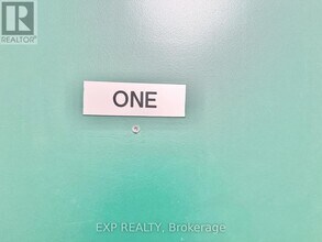 25 Paisley Blvd E in Mississauga, ON - Building Photo - Building Photo