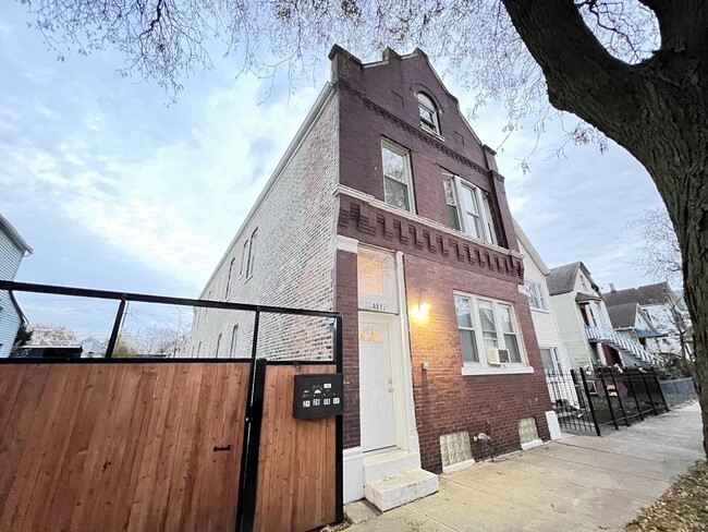 4815 S Elizabeth St in Chicago, IL - Building Photo - Building Photo