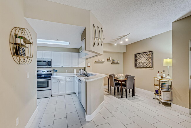3019 Alcazar Pl in Palm Beach Gardens, FL - Building Photo - Building Photo