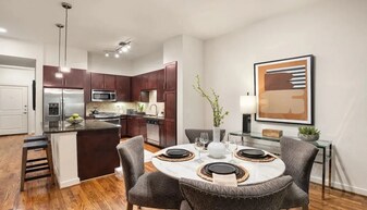 500 Sage Rd in Houston, TX - Building Photo