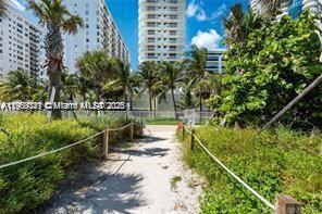6061 Collins Ave in Miami Beach, FL - Building Photo - Building Photo