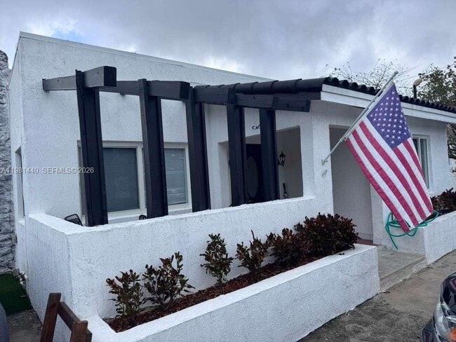 2036 SW 57th Ct in Miami, FL - Building Photo - Building Photo