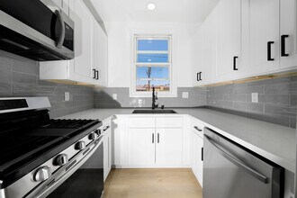Curlew and Juniper Apartments in San Diego, CA - Foto de edificio - Building Photo