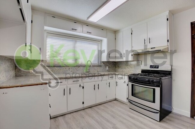 809 N Hobson Ave in West Sacramento, CA - Building Photo - Building Photo