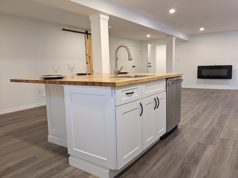 5 Dodson St in Hamilton, ON - Building Photo