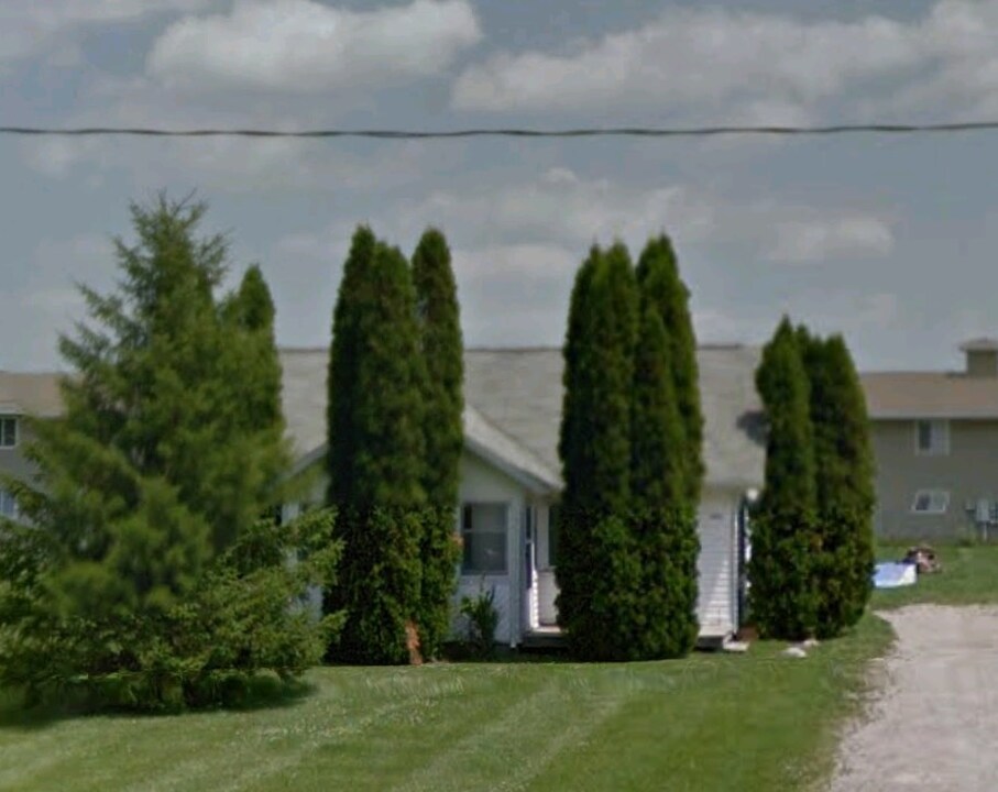 4173 S Isabella Rd-Unit -1 in Mt. Pleasant, MI - Building Photo