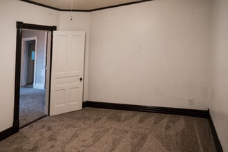 556 Rose Ave E in St. Paul, MN - Building Photo - Building Photo