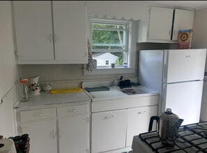 17 Cottage St in Taunton, MA - Building Photo - Building Photo