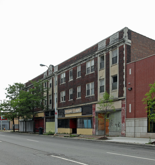 14230 E Jefferson Ave in Detroit, MI - Foto de edificio - Building Photo