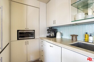 1155 N La Cienega Blvd in West Hollywood, CA - Building Photo - Building Photo