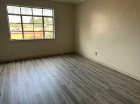 2409 Myers Ave, Unit C in Dunbar, WV - Building Photo