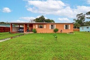 141 SE Serenata Ct in Port St. Lucie, FL - Building Photo