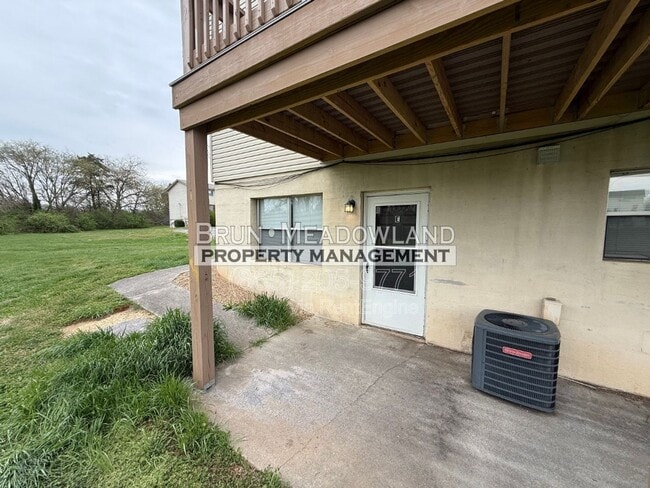 1921 Meadowland Ln in Louisville, TN - Building Photo - Building Photo