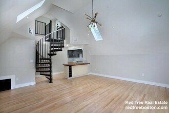 15 Lanark Rd, Unit 4 in Brookline, MA - Building Photo - Building Photo