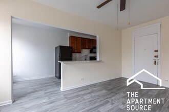 2700 N Milwaukee Ave, Unit 215 in Chicago, IL - Building Photo - Building Photo