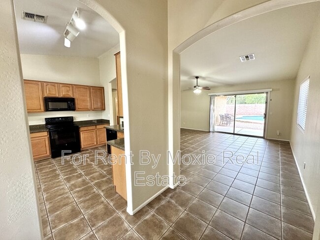 43385 W Chisholm Dr in Maricopa, AZ - Building Photo - Building Photo