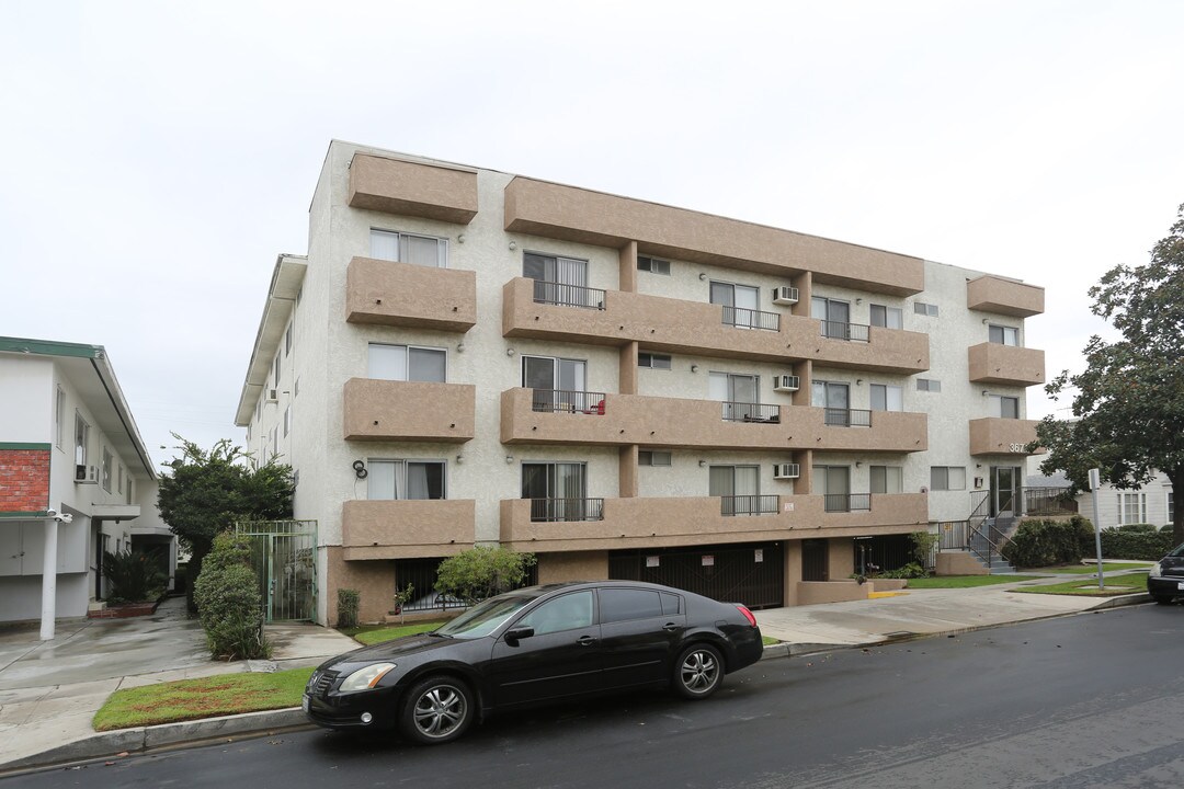 3671 Glendon Ave in Los Angeles, CA - Building Photo