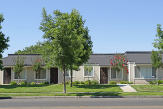 Saratoga in Merced, CA - Foto de edificio - Building Photo