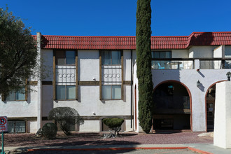 Barcelona Manor Condominiums in Tucson, AZ - Building Photo - Building Photo