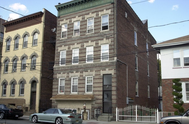 398 E Kinney St in Newark, NJ - Building Photo - Building Photo