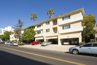 700 Levering Ave in Los Angeles, CA - Building Photo - Building Photo