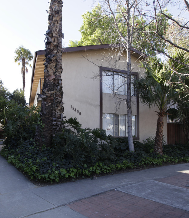 19406 Gilmore St in Reseda, CA - Building Photo