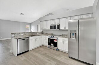 915 Sunflower Ave in Delray Beach, FL - Building Photo - Building Photo