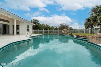 120 Ocean Ridge Dr in Melbourne Beach, FL - Foto de edificio - Building Photo