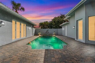 872 SW Squire Johns Ln in Palm City, FL - Building Photo - Building Photo