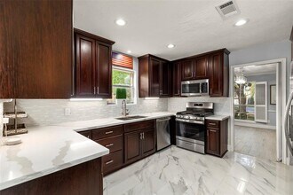 12423 Honeywood Trail in Houston, TX - Foto de edificio - Building Photo