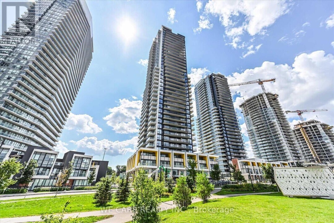 95-4095 McMahon Dr in Toronto, ON - Building Photo