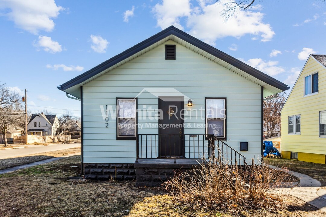 1102 S Waco Ave in Wichita, KS - Building Photo