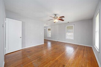 126 Zoe St in Houston, TX - Building Photo - Building Photo