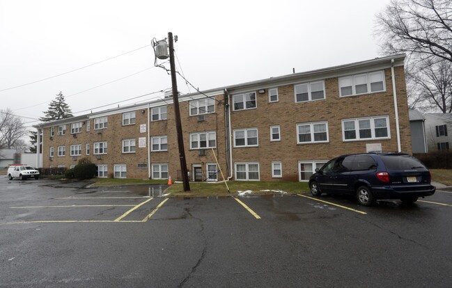 337 E Grand Ave in Rahway, NJ - Foto de edificio - Building Photo