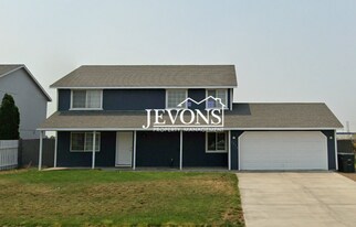 1516 Husky Dr in Moses Lake, WA - Building Photo