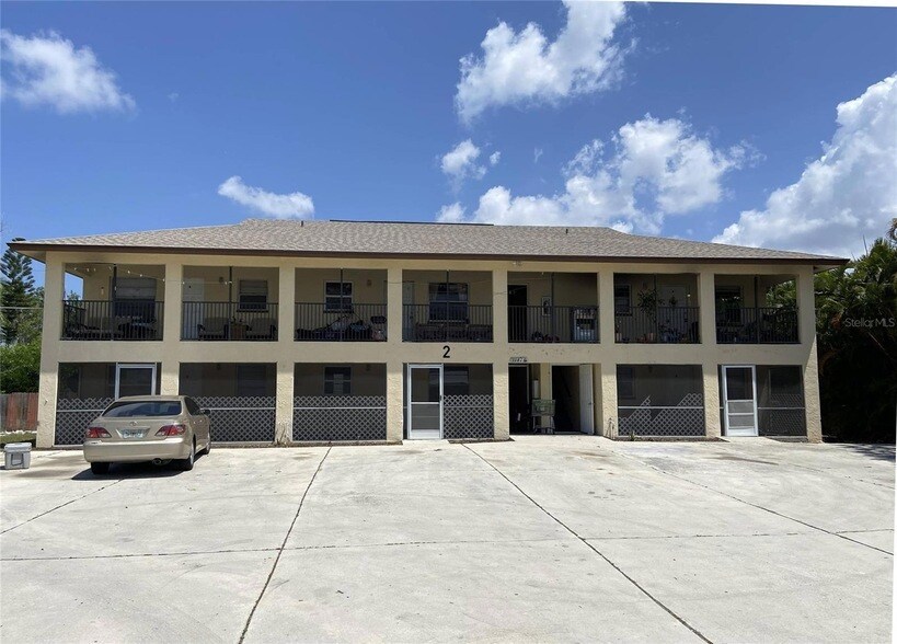 11410 Char Ann Dr, Unit 2 in Ft. Myers, FL - Building Photo